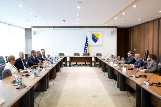 Članovi Zajedničkog kolegija oba doma PSBiH održali sastanak sa delegacijom Parlamenta Ujedinjenog Kraljevstva Velike Britanije i Sjeverne Irske